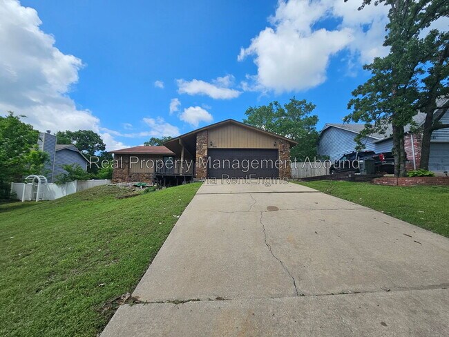 Building Photo - 18341 Woodcrest Ln
