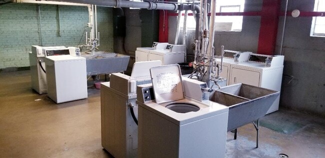 Building Photo - 2630 W Berwyn Ave