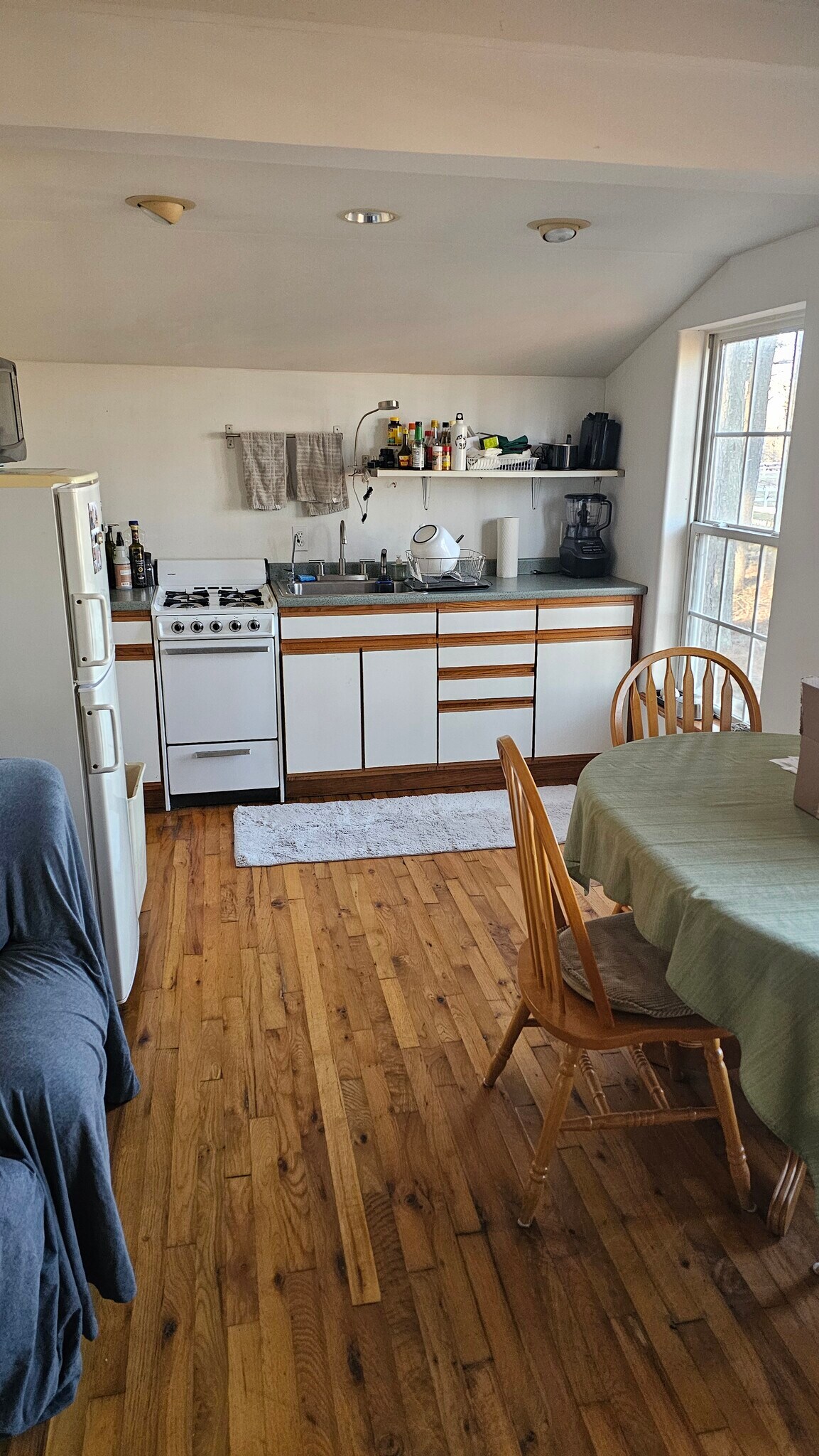 Building Photo - 100 Fox Run Ln