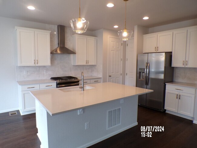 Primary Photo - Stunning Home in Castle Rock 4Bedrooms 3.5 Bathrooms!