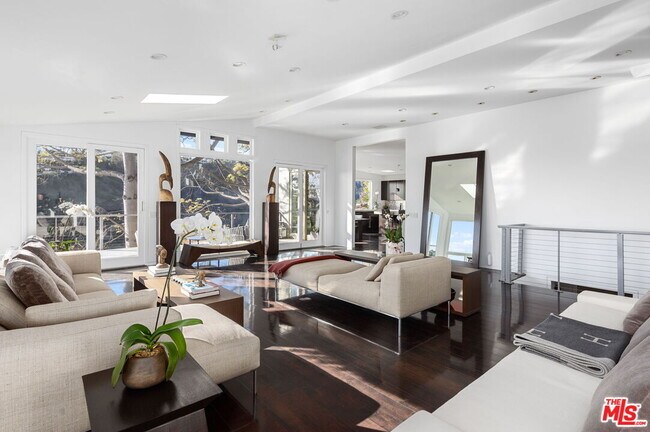 Building Photo - 1415 Summitridge Dr