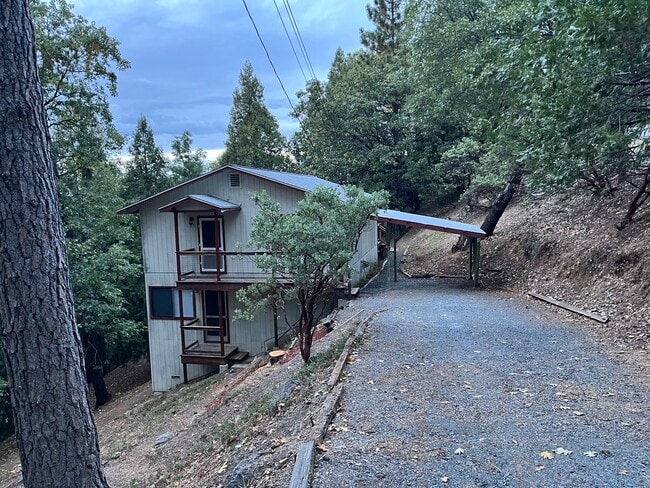 Building Photo - CHECK OUT THE VIEW!!!  Beautiful Home in t...