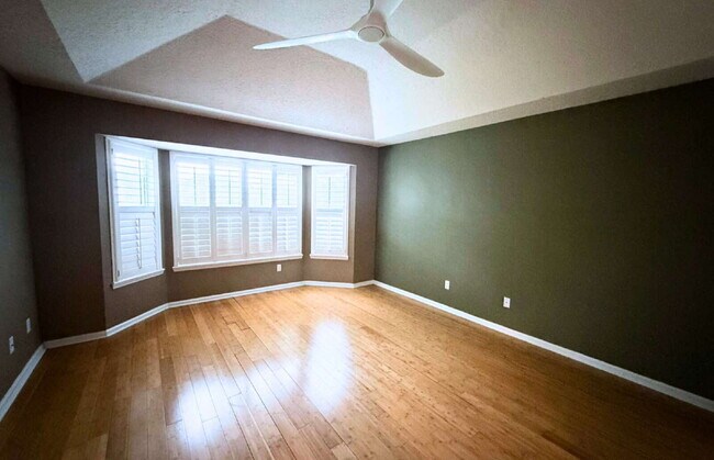 Building Photo - Spacious 4 Bedroom Home in Waterford Estat...