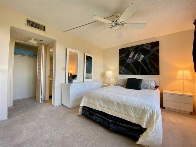 Building Photo - 4015 W Palm Aire Dr