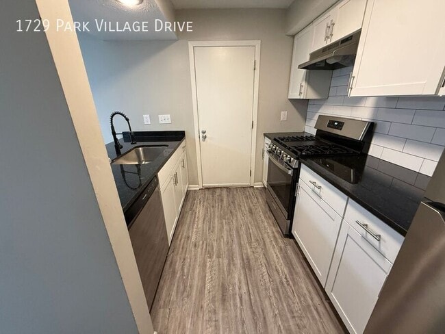 Building Photo - 1729 Park Village Dr