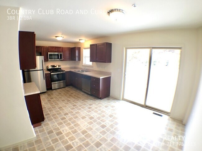 Building Photo - 705 Country Club Rd