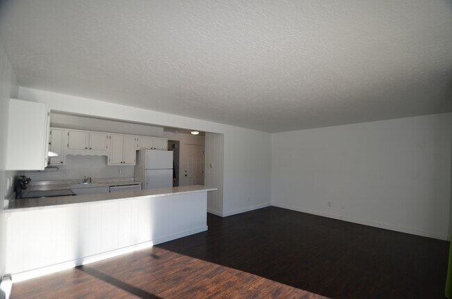 Building Photo - 763 Straight Creek Dr