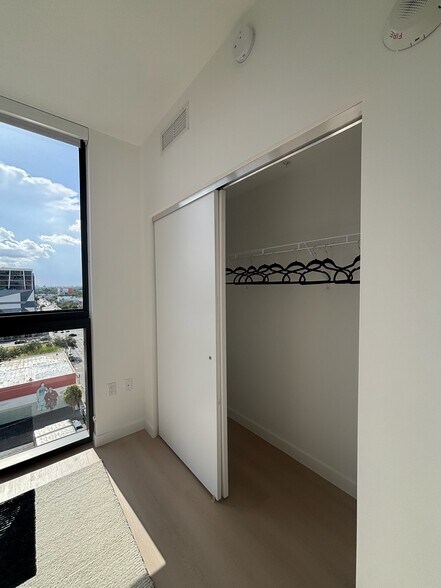 Building Photo - 237 NW 31st St