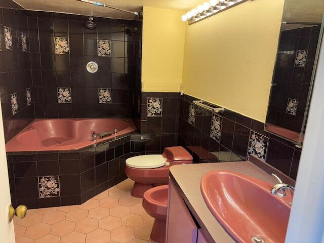 Building Photo - 2820 Tennis Club Dr