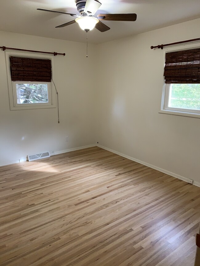 Building Photo - 624 Carol Dr