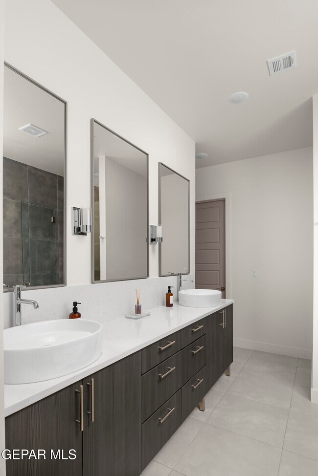 Building Photo - 828 Durham Wy