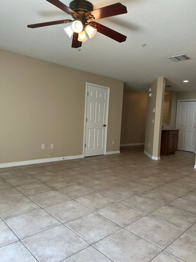Building Photo - Gated 3/2.5 Townhouse with Garage in Altam...