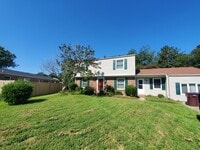 Building Photo - 4 bedroom and 2 and a half single family h...