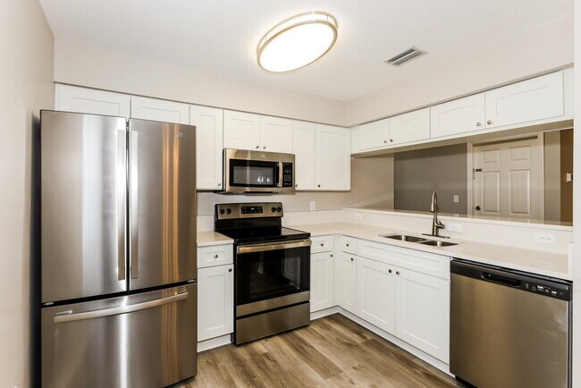 Building Photo - 9804 N Connechusett Rd