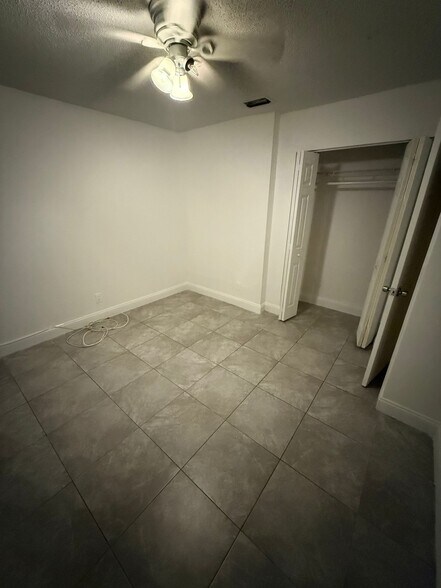 Building Photo - 853 SW 9th Ct