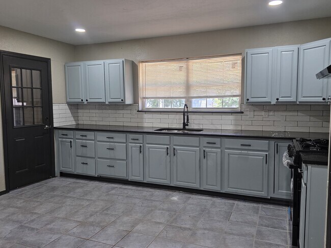 Building Photo - 641 Redstone Ave