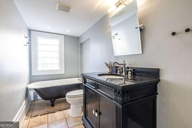 Building Photo - 692 Myrtle St NE