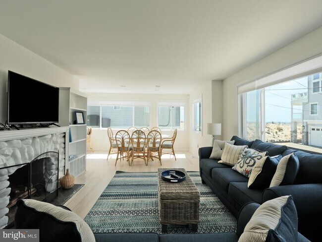 Building Photo - 121 E Sand Dune Ln