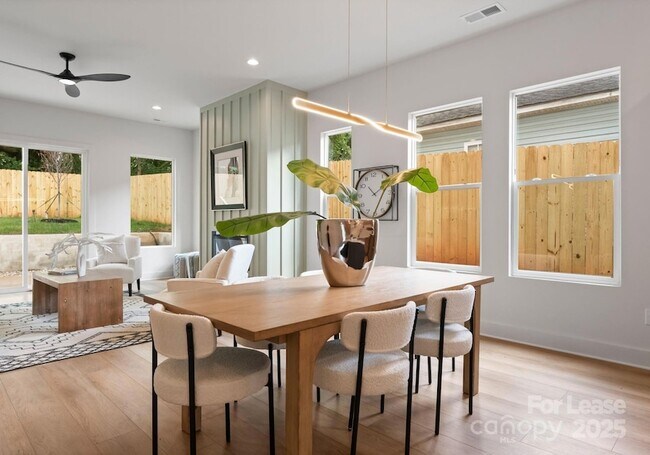 Building Photo - 2411 Pruitt St