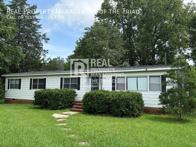 Building Photo - 102 Horseshoe Bend
