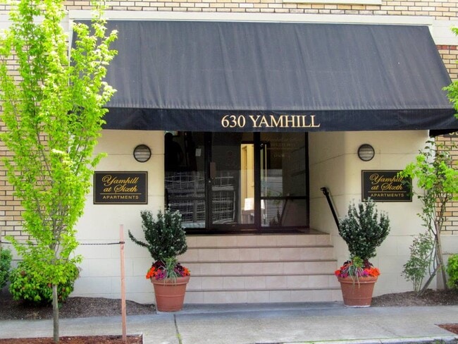 EXTERIOR - Yamhill Apartments