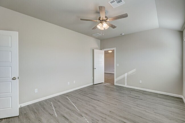Building Photo - Newer Home For Rent  in Mustang Schools! 3...