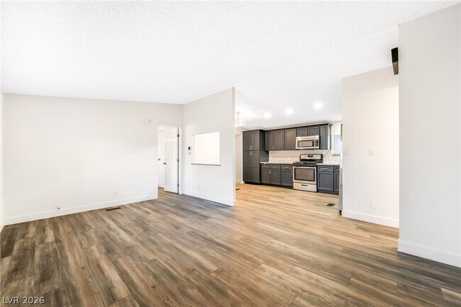 Building Photo - 603 Diamond Dr