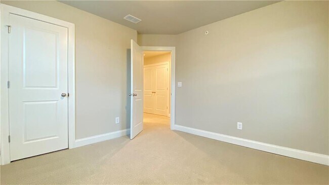 Building Photo - 1040 Knoxboro Ln