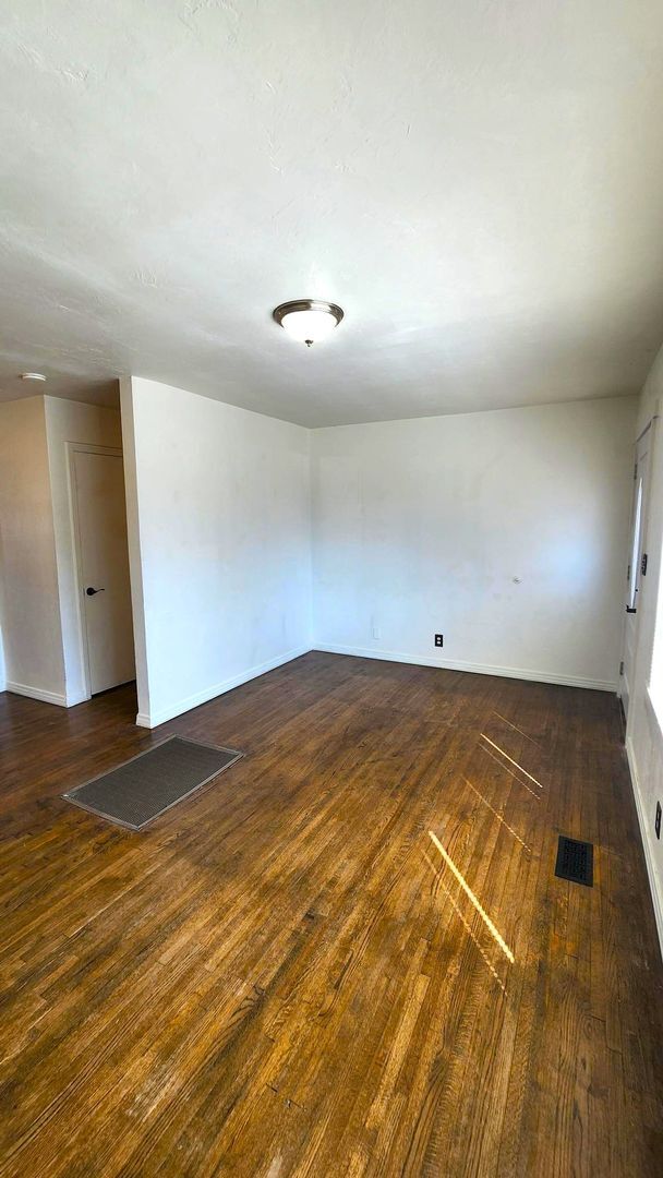 Building Photo - 3 BED 1 Bath Home Andys Sub Addition Bethany, OK