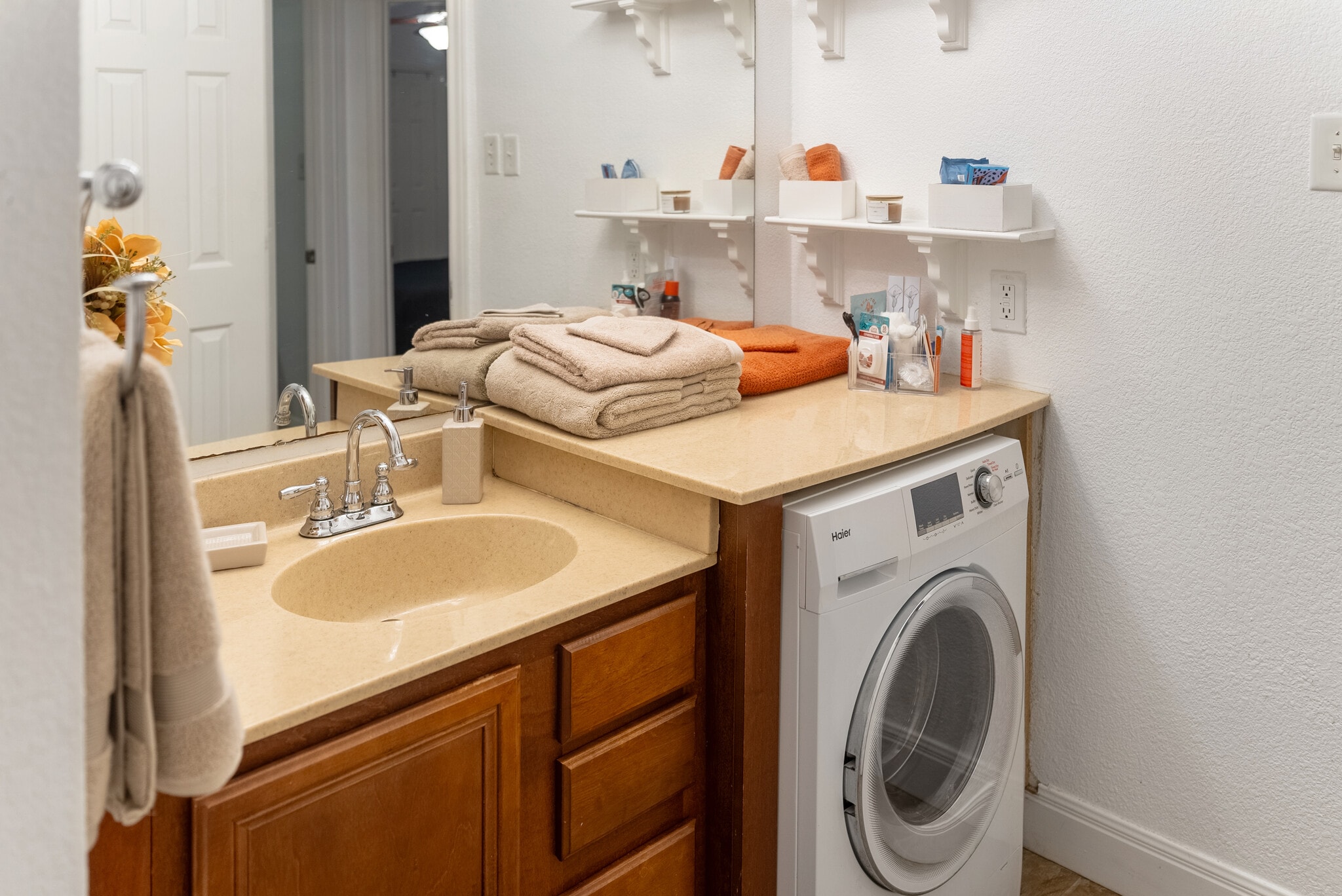 Building Photo - Room in Condo on Avenue A