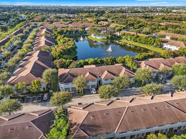 Building Photo - 1927 Alamanda Way