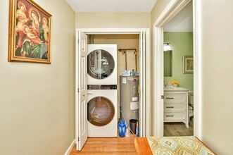 Building Photo - Sophisticated Space Designed for Comfort