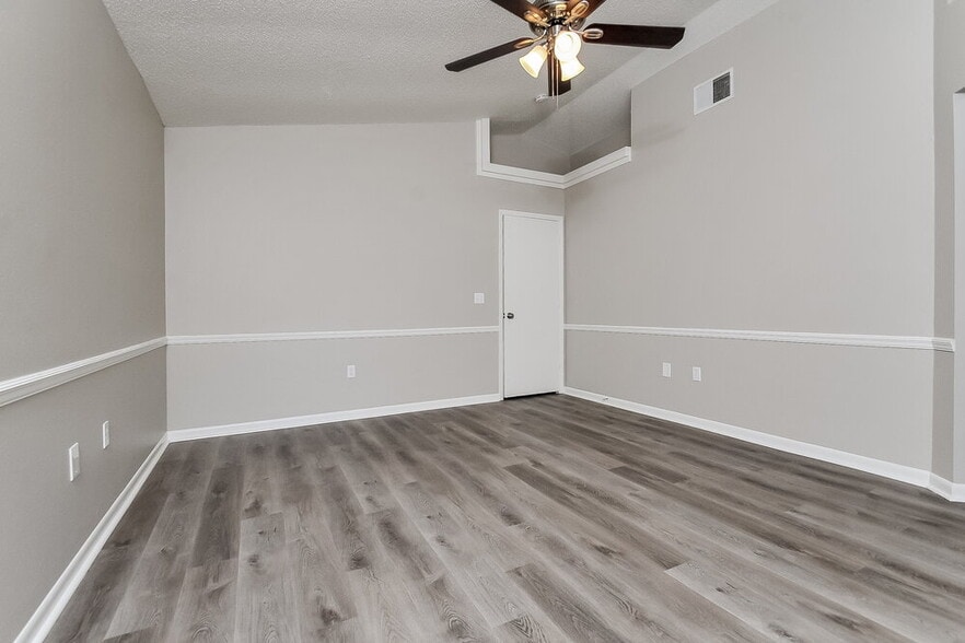 Building Photo - 6013 Crickethollow Dr