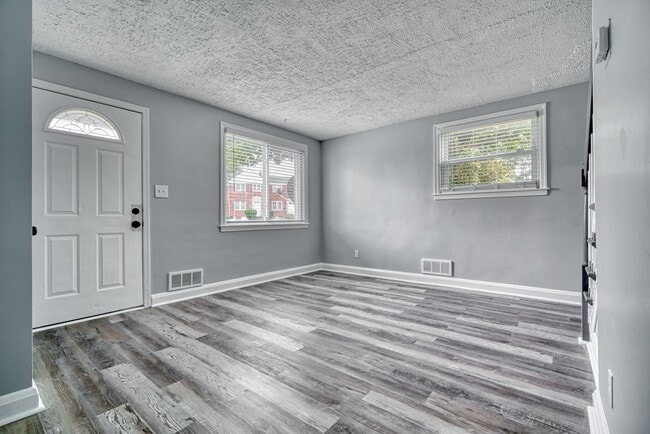Building Photo - 2236 Searles Rd