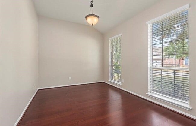 Building Photo - 914 Spring Heights Dr