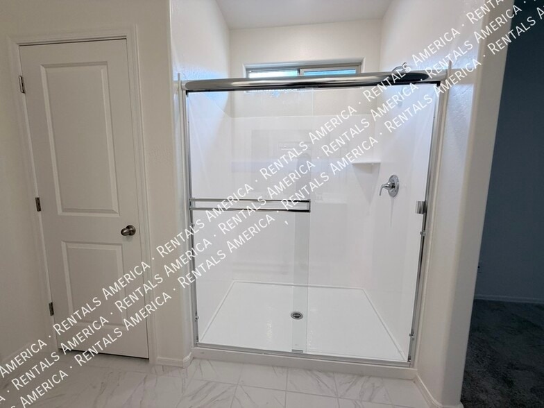 Building Photo - 17175 W Blue Sky Dr