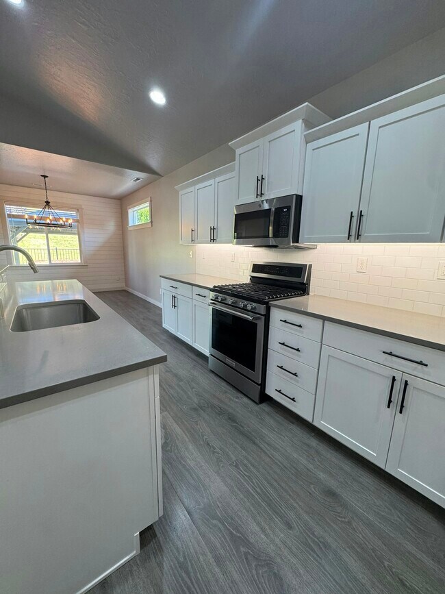 Building Photo - 10496 W Daylily Ct