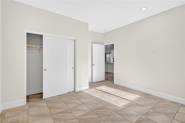 Building Photo - 4078 E Welter Ave