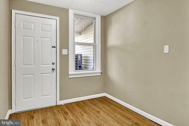 Building Photo - 3 Bedroom in South Harrisburg
