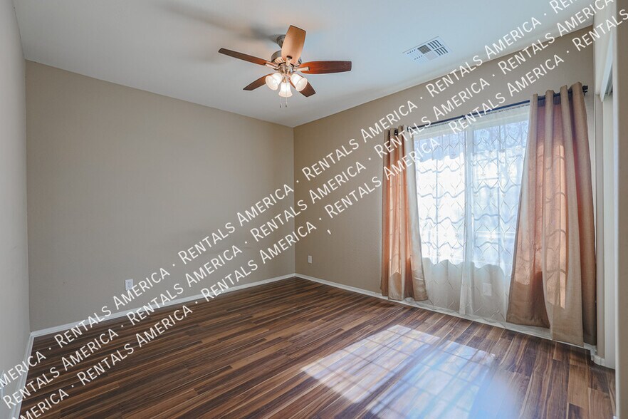 Building Photo - 2954 E Coconino Dr