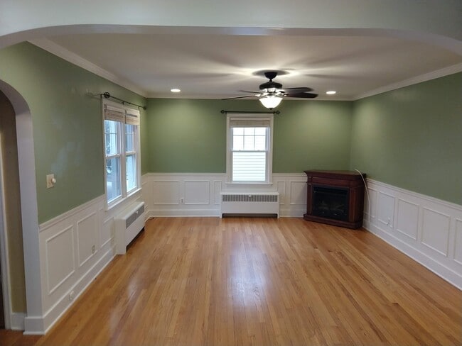 Building Photo - 387 Feura Bush Rd