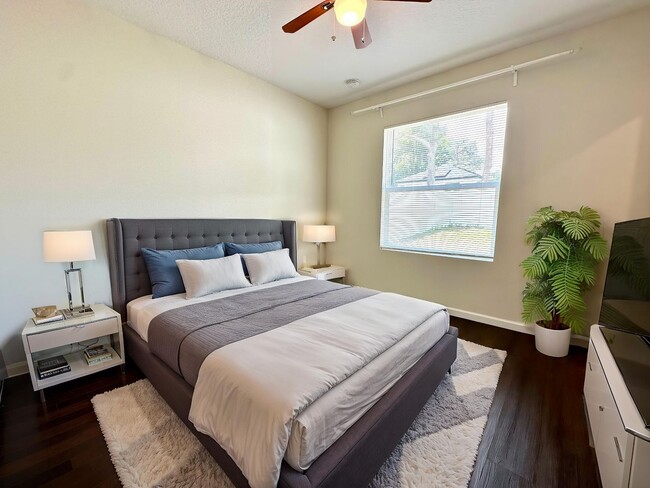 Building Photo - Live smart & stylish in this modern 3BR Eu...