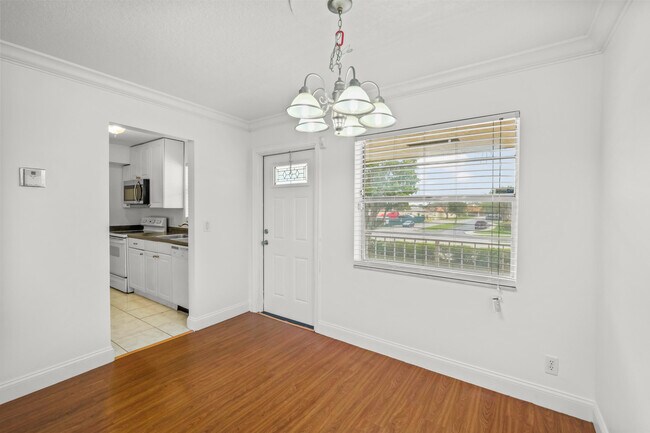 Building Photo - 9911 Sandalfoot Blvd