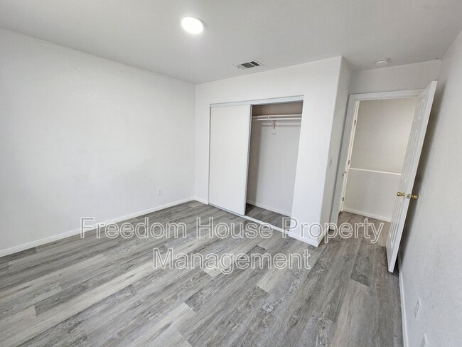 Building Photo - 670 Bourbon St