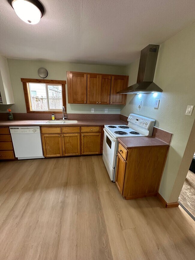 Building Photo - 2-bedroom 1 bath House