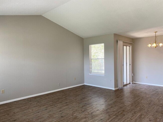 Building Photo - 510 Willowbend Cove