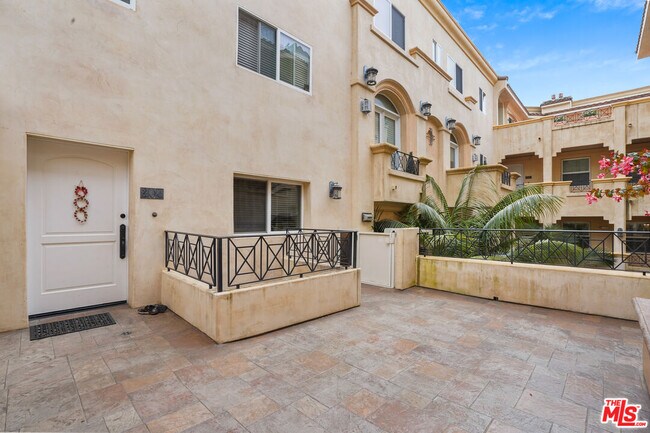 Building Photo - 16123 Sunset Blvd