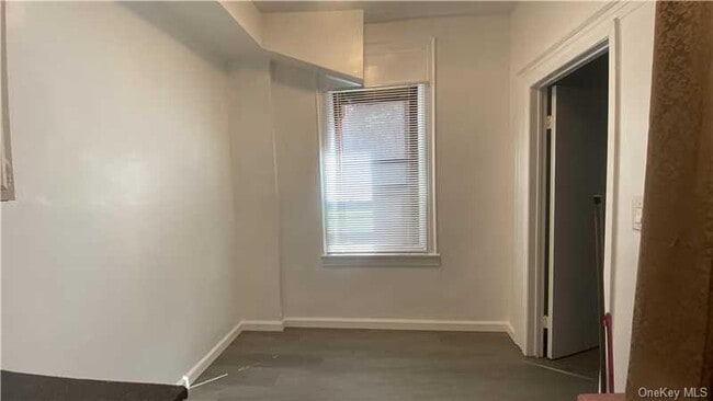 Building Photo - 42-33 Kissena Blvd