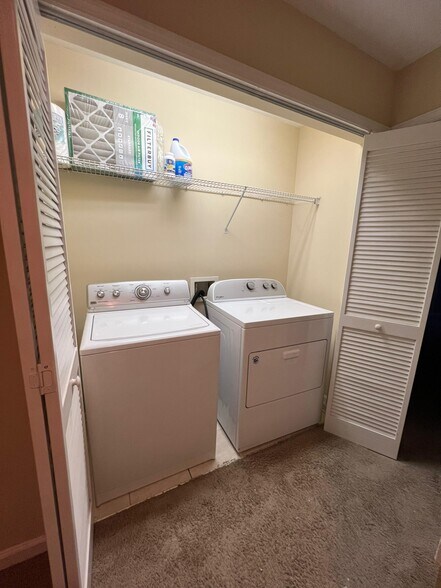 Washer & dryer - 1512 Fieldview Dr