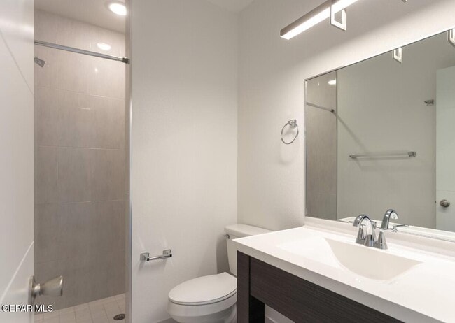 Building Photo - 410 Thorn Ave